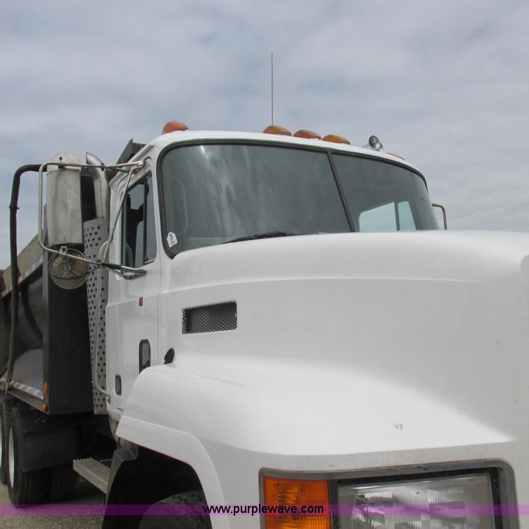 image for item H3303 1992 Mack CH613 dump truck