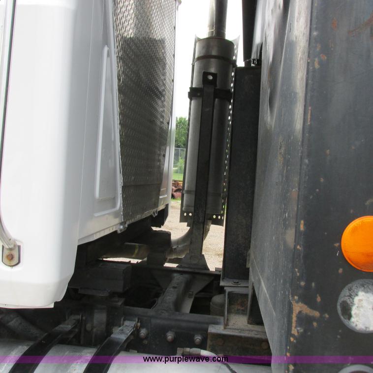 image for item H3303 1992 Mack CH613 dump truck