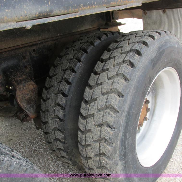 image for item H3303 1992 Mack CH613 dump truck