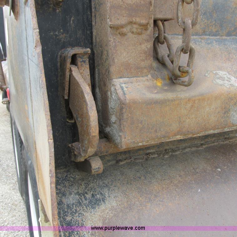 image for item H3303 1992 Mack CH613 dump truck