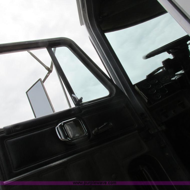 image for item H3303 1992 Mack CH613 dump truck