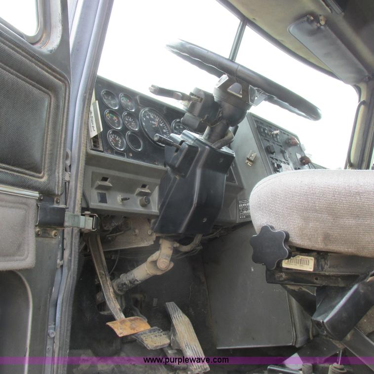 image for item H3303 1992 Mack CH613 dump truck