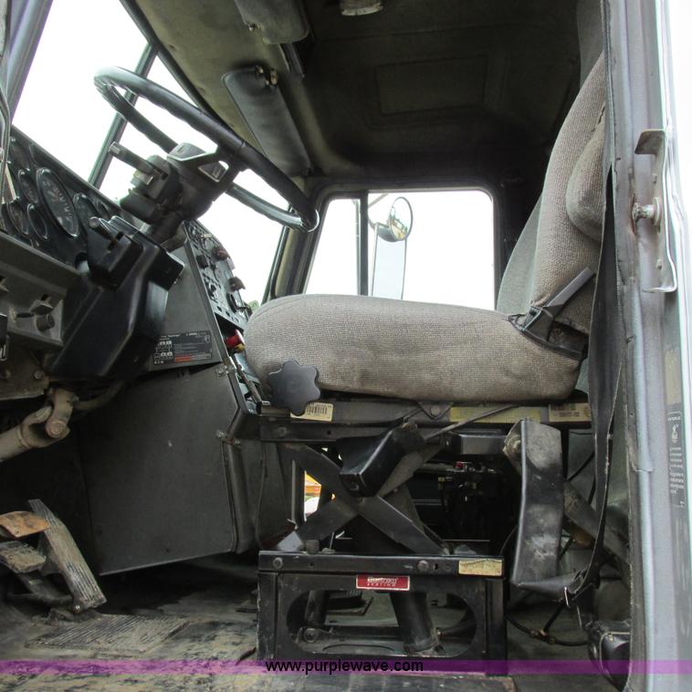 image for item H3303 1992 Mack CH613 dump truck