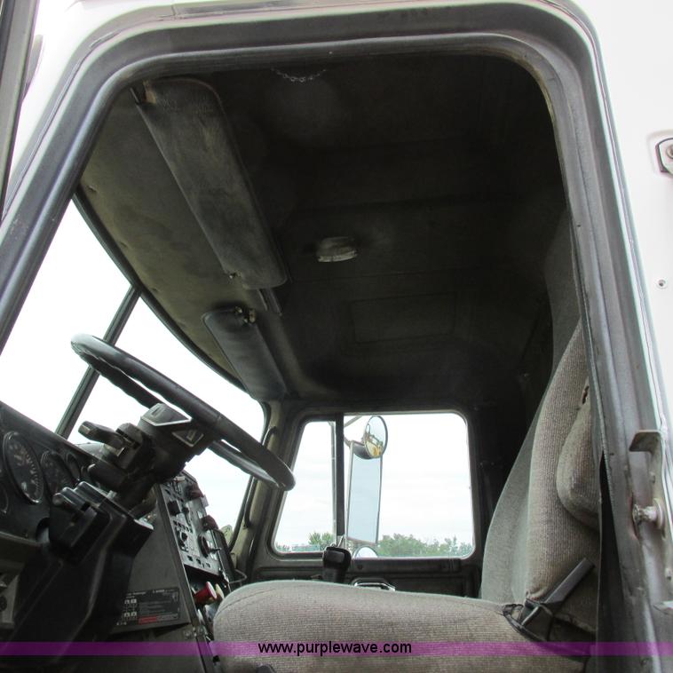 image for item H3303 1992 Mack CH613 dump truck