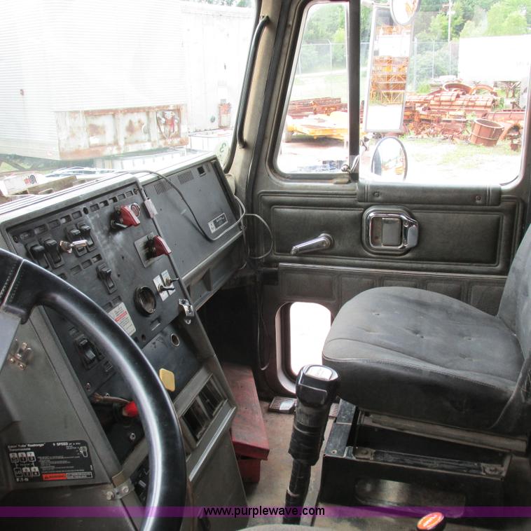 image for item H3303 1992 Mack CH613 dump truck