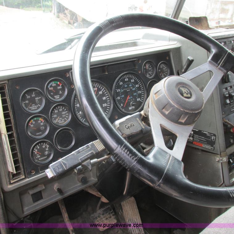 image for item H3303 1992 Mack CH613 dump truck