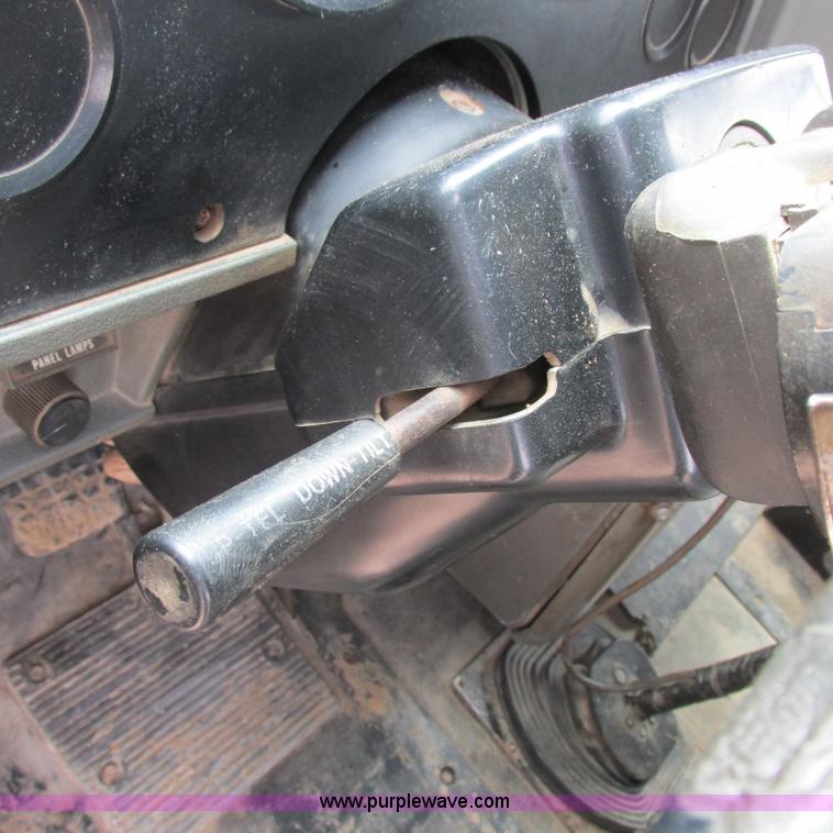 image for item H3303 1992 Mack CH613 dump truck