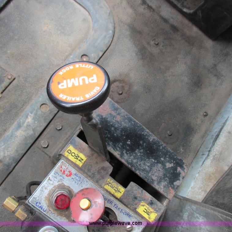 image for item H3303 1992 Mack CH613 dump truck