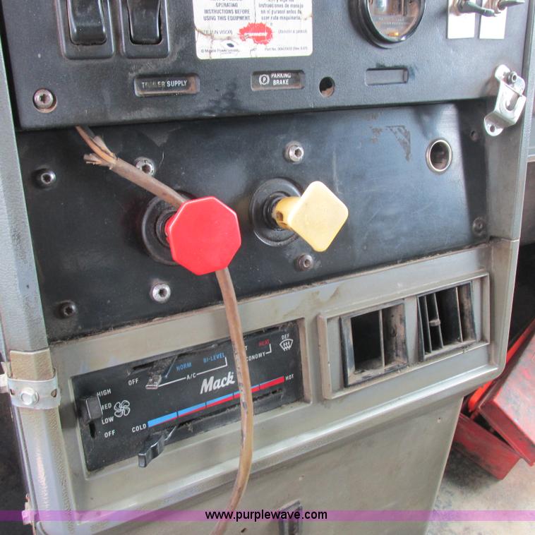 image for item H3303 1992 Mack CH613 dump truck