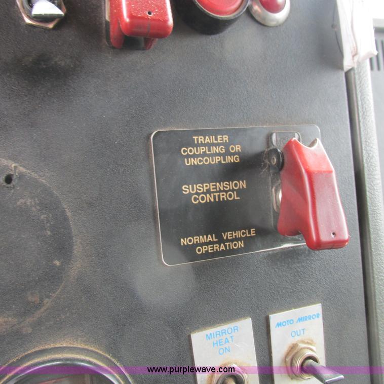 image for item H3303 1992 Mack CH613 dump truck