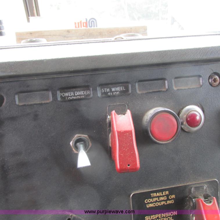 image for item H3303 1992 Mack CH613 dump truck