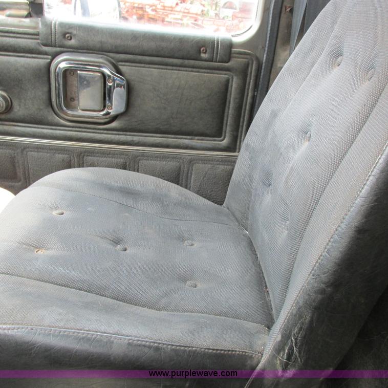 image for item H3303 1992 Mack CH613 dump truck