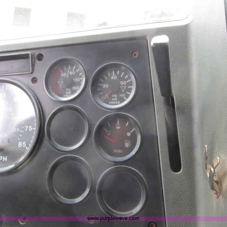 image for item H3303 1992 Mack CH613 dump truck