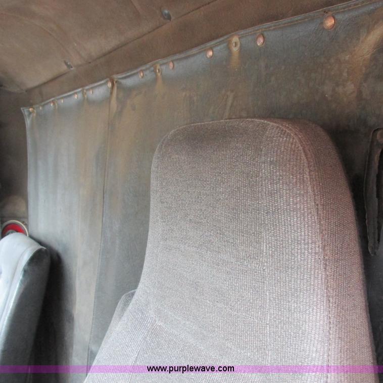 image for item H3303 1992 Mack CH613 dump truck