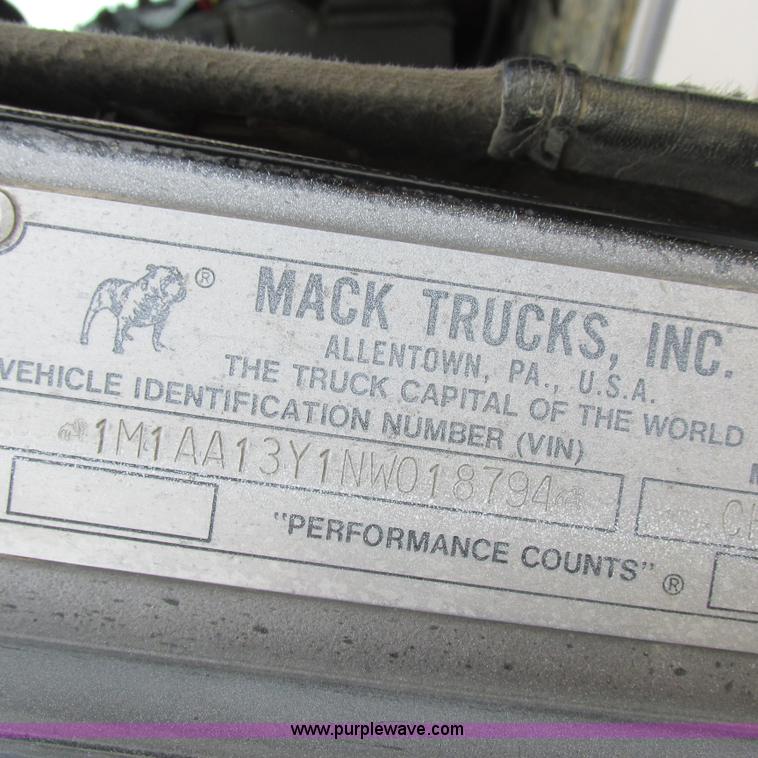 image for item H3303 1992 Mack CH613 dump truck