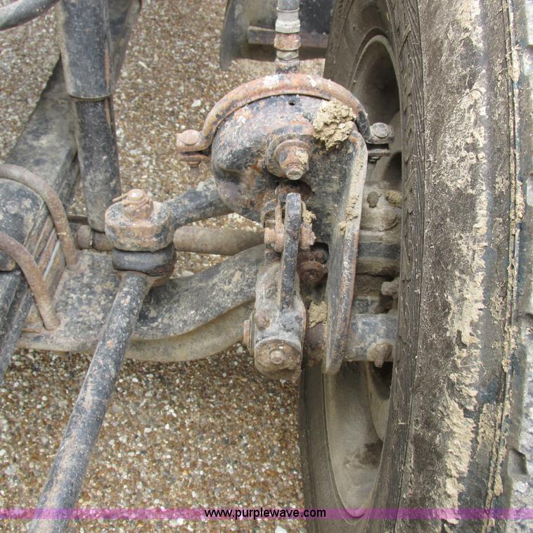 image for item H3303 1992 Mack CH613 dump truck