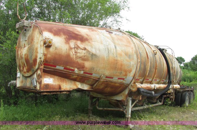 image for item H4592 1965 Fruehauf HEBF2K cement bulk trailer