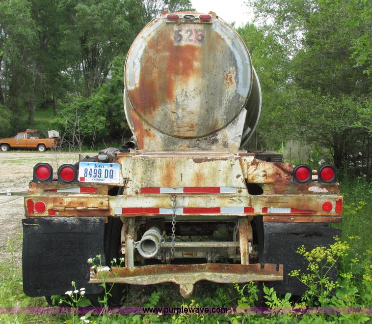 image for item H4592 1965 Fruehauf HEBF2K cement bulk trailer