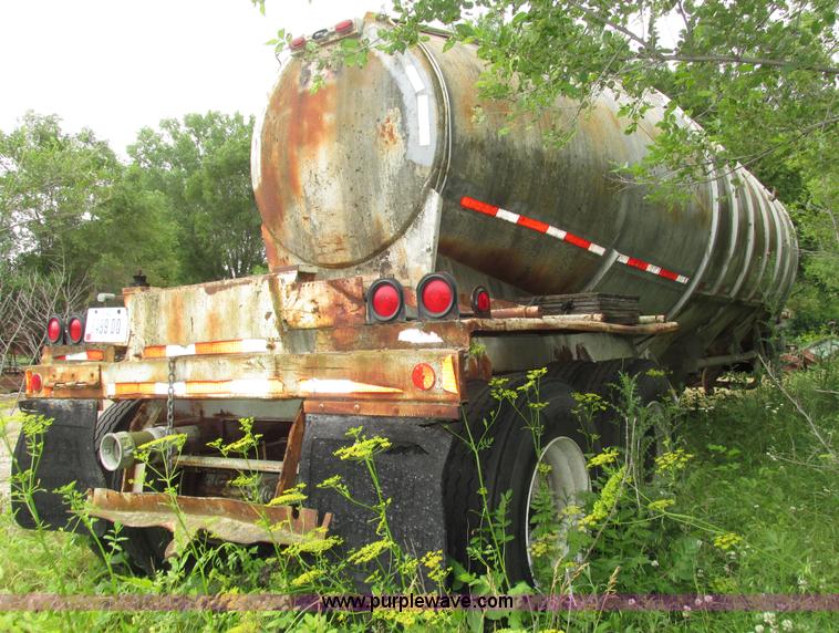 image for item H4592 1965 Fruehauf HEBF2K cement bulk trailer