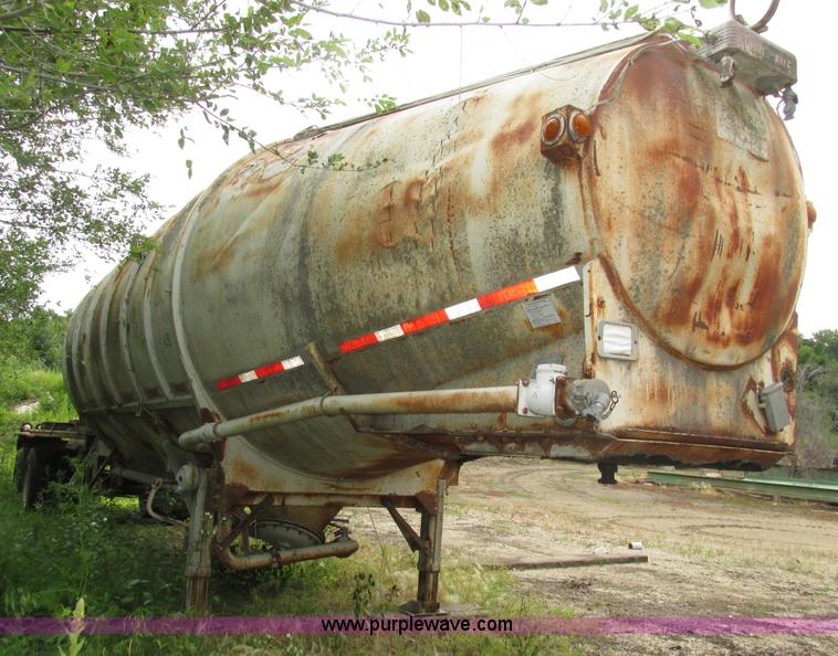 image for item H4592 1965 Fruehauf HEBF2K cement bulk trailer