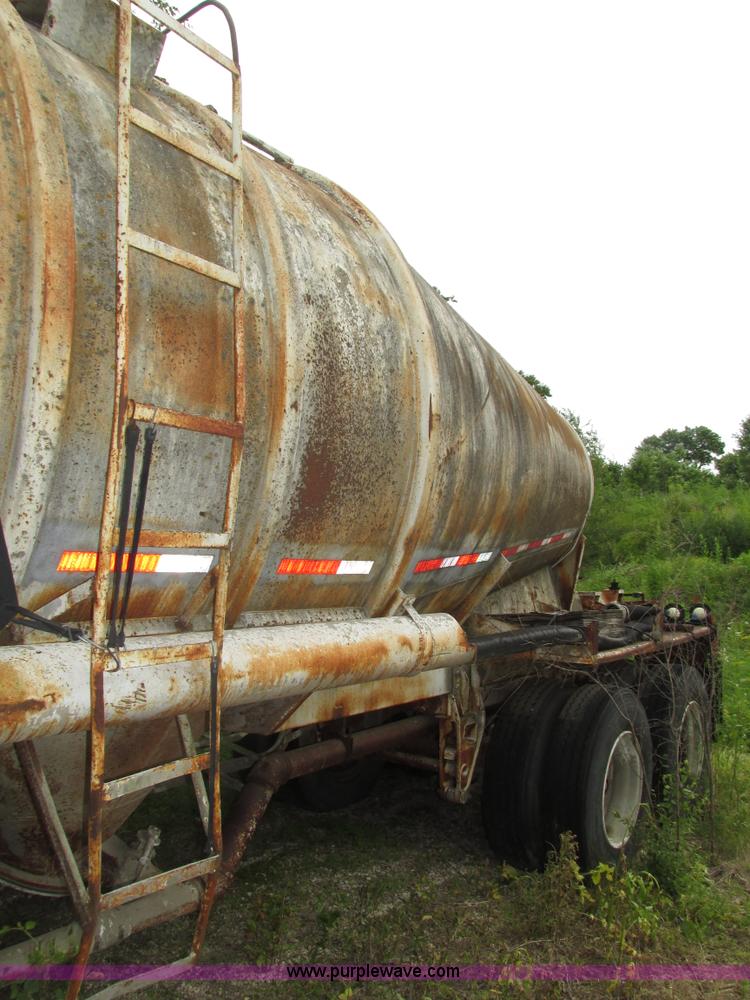 image for item H4592 1965 Fruehauf HEBF2K cement bulk trailer