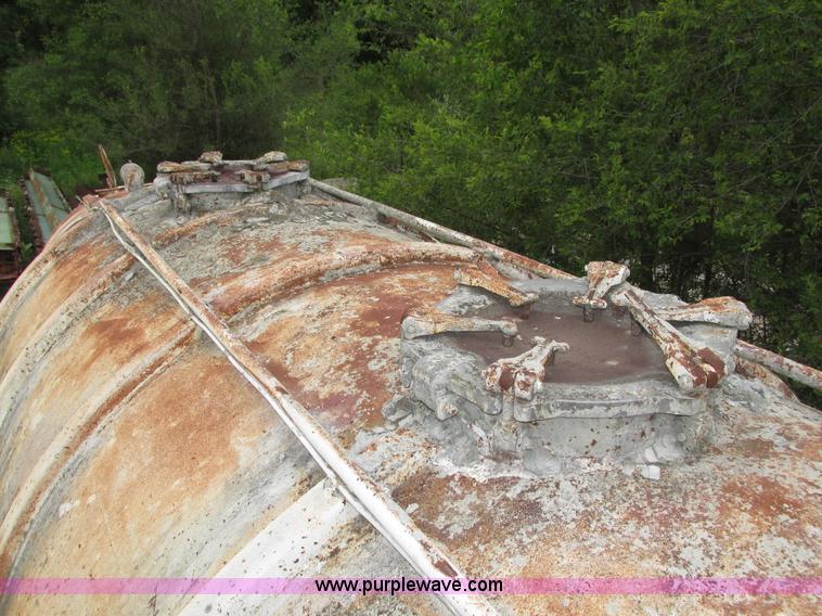 image for item H4592 1965 Fruehauf HEBF2K cement bulk trailer