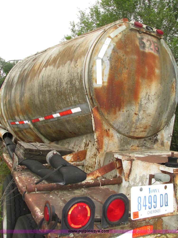 image for item H4592 1965 Fruehauf HEBF2K cement bulk trailer