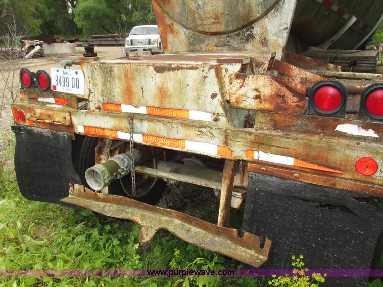 image for item H4592 1965 Fruehauf HEBF2K cement bulk trailer