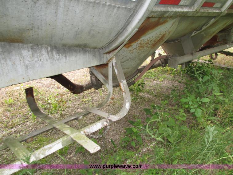 image for item H4592 1965 Fruehauf HEBF2K cement bulk trailer