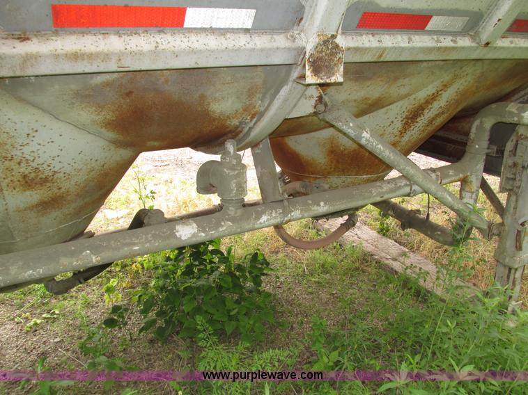 image for item H4592 1965 Fruehauf HEBF2K cement bulk trailer