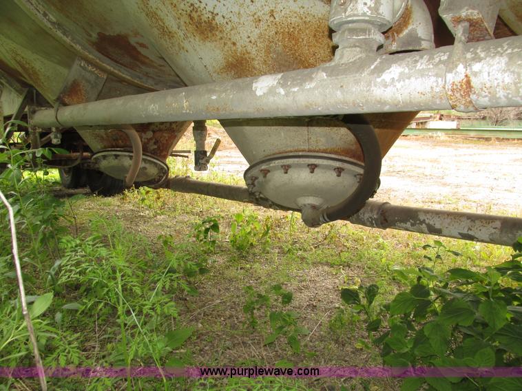 image for item H4592 1965 Fruehauf HEBF2K cement bulk trailer