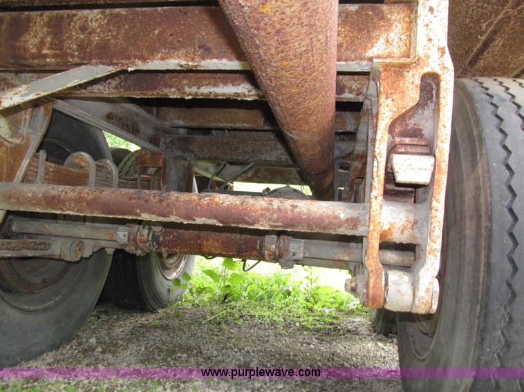 image for item H4592 1965 Fruehauf HEBF2K cement bulk trailer