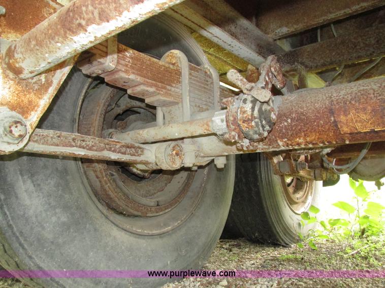 image for item H4592 1965 Fruehauf HEBF2K cement bulk trailer