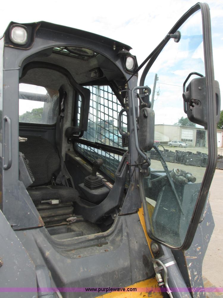 image for item H4599 2011 John Deere 329DT skid steer