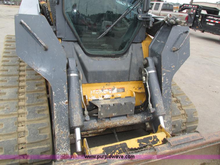 image for item H4599 2011 John Deere 329DT skid steer