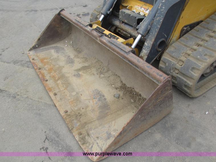 image for item H4599 2011 John Deere 329DT skid steer