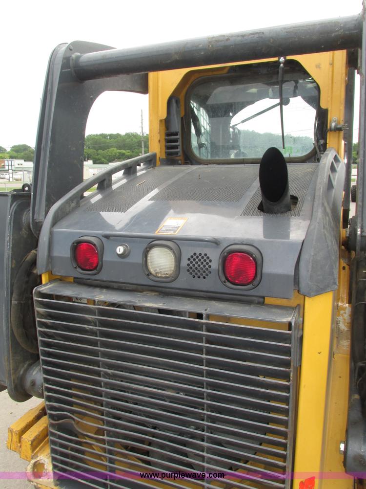 image for item H4599 2011 John Deere 329DT skid steer