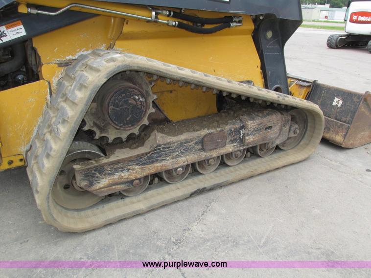 image for item H4599 2011 John Deere 329DT skid steer