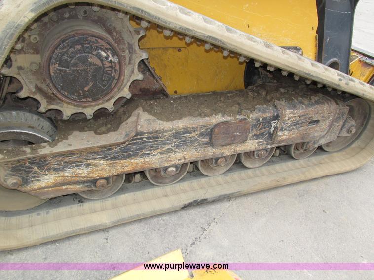 image for item H4599 2011 John Deere 329DT skid steer