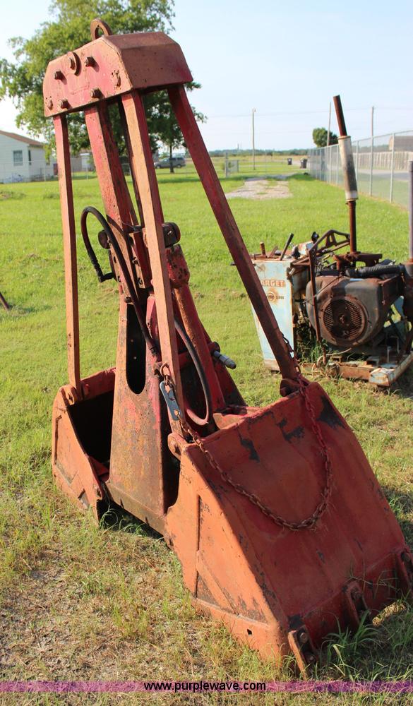 image for item I1623 Clam shell bucket