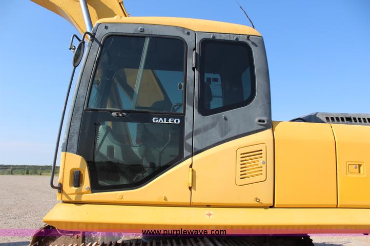 image for item I1633 2007 Komatsu PC200LC-7 long reach excavator
