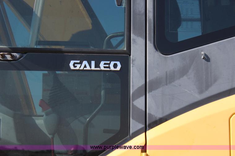 image for item I1633 2007 Komatsu PC200LC-7 long reach excavator