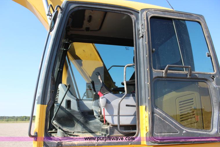 image for item I1633 2007 Komatsu PC200LC-7 long reach excavator