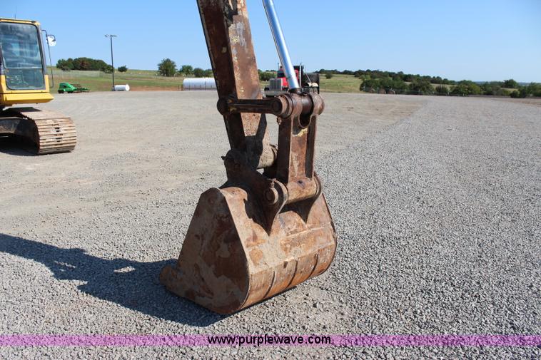 image for item I1633 2007 Komatsu PC200LC-7 long reach excavator