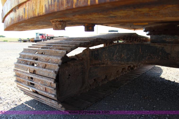 image for item I1633 2007 Komatsu PC200LC-7 long reach excavator