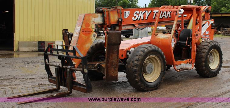 image for item I1638 2000 Sky Trak 10042 telehandler
