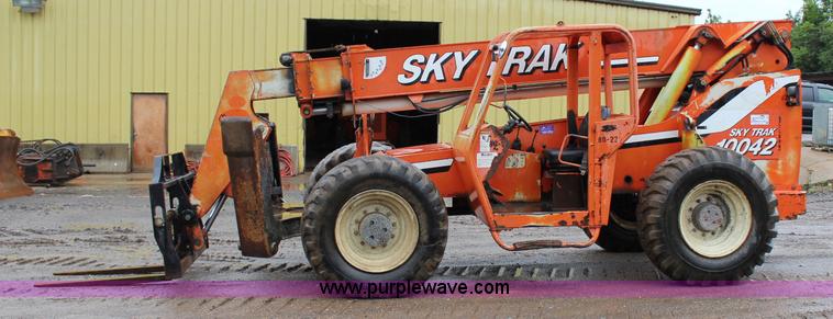image for item I1638 2000 Sky Trak 10042 telehandler