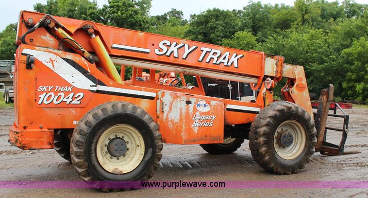 image for item I1638 2000 Sky Trak 10042 telehandler