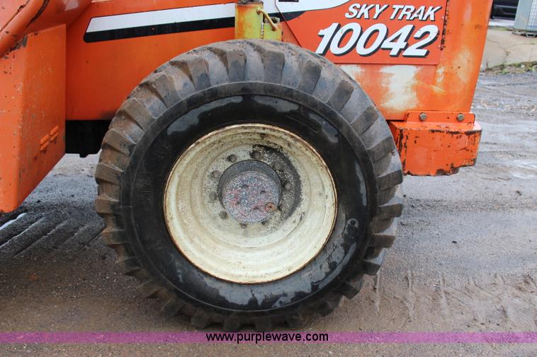 image for item I1638 2000 Sky Trak 10042 telehandler