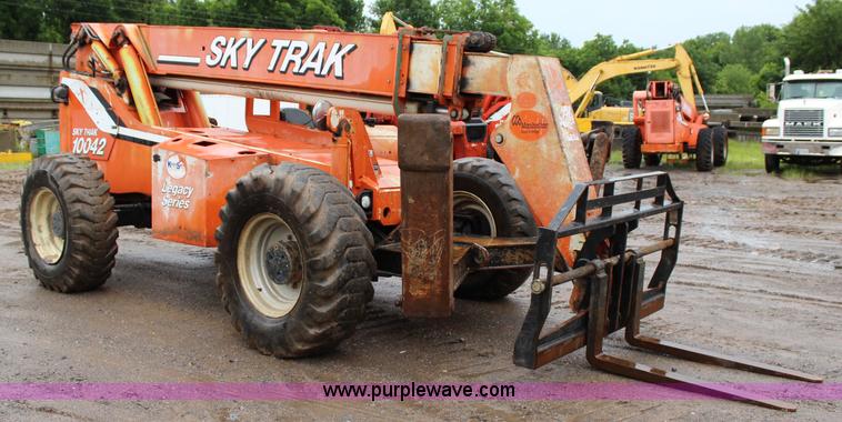 image for item I1638 2000 Sky Trak 10042 telehandler